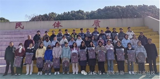 勤学苦读 见贤思齐 我校举行高三“品学兼优之星”表彰活动