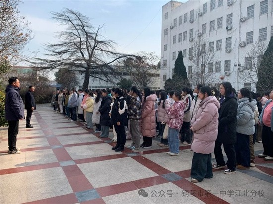 消防警钟鸣宿舍 应急演练护平安 我校开展住校生消防逃生疏散应急演练