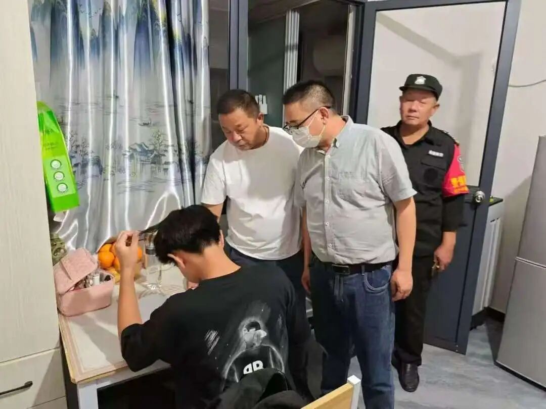 家校协同 暖心护航 我校常态化安全检查筑牢寄宿生校外“防护网”