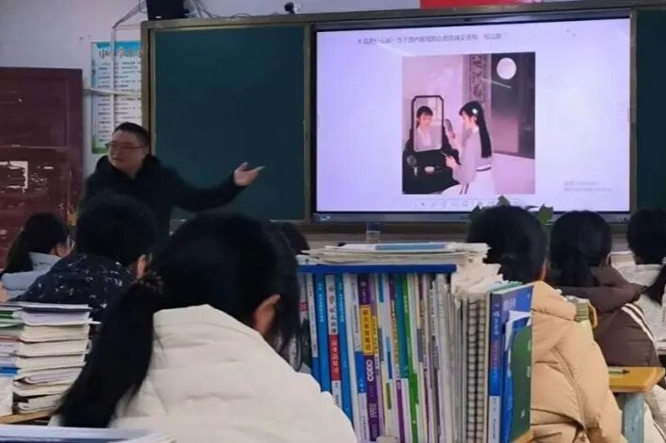 诗意丹青启新智 融美铸魂育新人 我校开展高中语文与美术跨学科融合主题教研活动