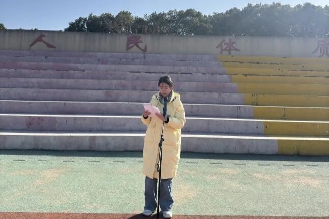 以史为鉴铭初心 砥砺前行担使命 我校举行“国家公祭日”主题升旗仪式暨德育训导大会