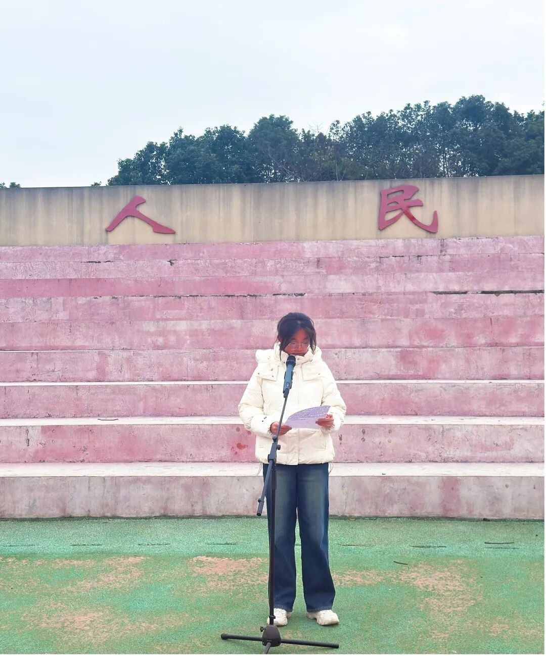 五星红旗下话安全 青春誓言中担使命 我校举行冬季安全主题升旗仪式暨德育训导大会