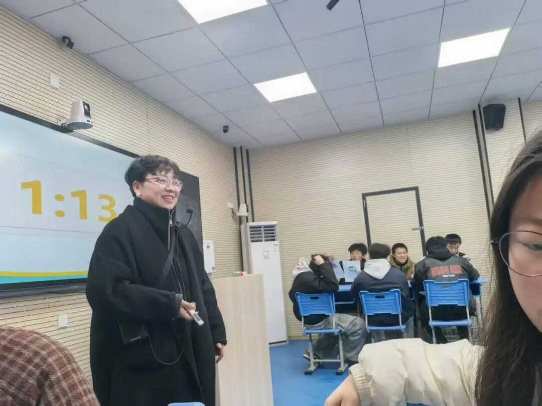 绘人生彩虹 启生涯新篇 我校开展高二生涯规划心理辅导活动