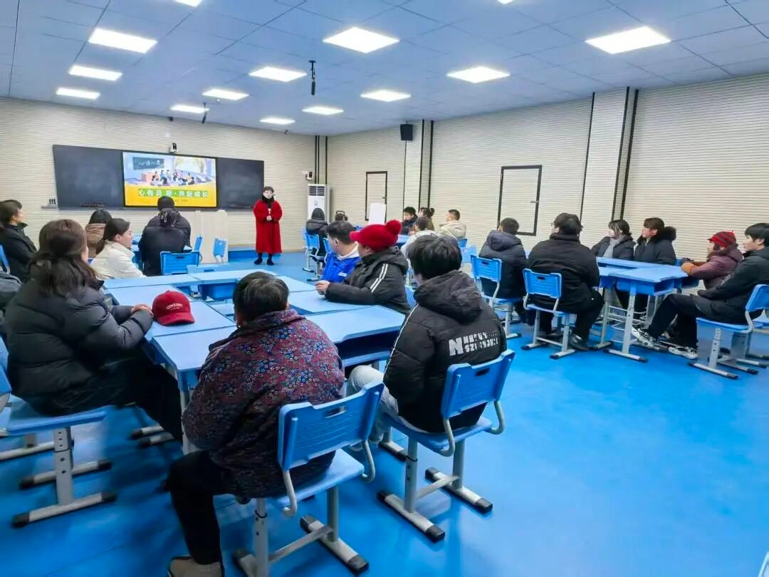 破解沟通壁垒 共筑心灵桥梁 市一中江北分校举办高二亲子心理体验辅导活动