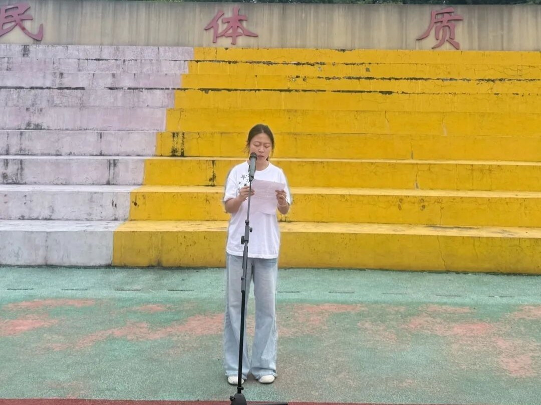 传承建党精神 筑牢安全防线 我校举行主题升旗仪式暨德育训导大会